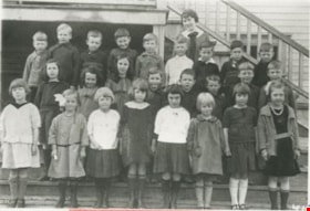Douglas Road School class, 1925 (date of original), copied 1986 thumbnail