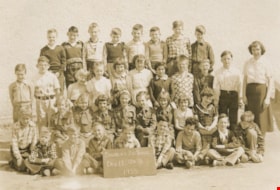 Douglas Rd School Div 11 Gr 3, 1955 thumbnail