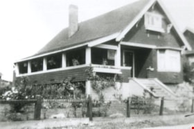 Unidentified house, [1915] (date of original), copied [2000] thumbnail