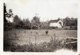 Easthope family home, facing northeast, [between 1940 and 1960] thumbnail