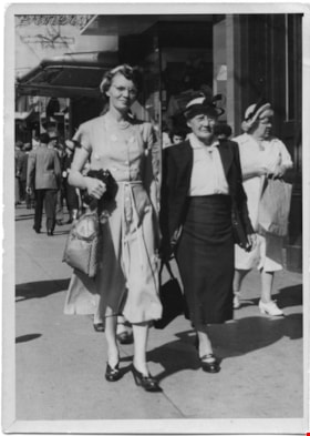 Mary Davis and her mother Edith Finney, [between 1950 and 1960] thumbnail