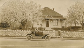 Stride family home, [between 1915 and 1920] thumbnail