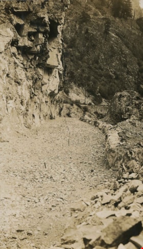Rock cut round the first tunnel, 1925 thumbnail