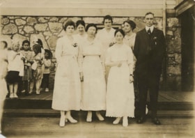 Staff at Kingsway West School, 1917 thumbnail
