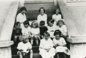Children at Forster house, [1925] (date of original), copied 1986 thumbnail