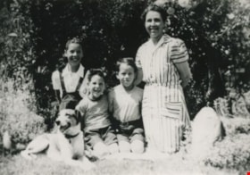 Davies family, [194-] (date of original), copied 1986 thumbnail