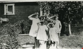 Janet Shankie and friends, 1927 (date of original), copied 1986 thumbnail
