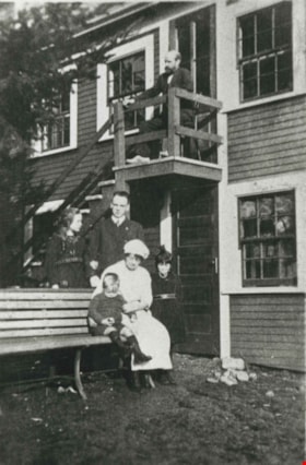 Patterson family, 1915 (date of original), copied 1986 thumbnail