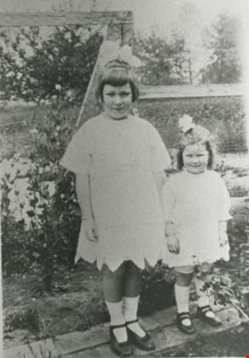 Farrington sisters, 1923 (date of original), copied 1986 thumbnail