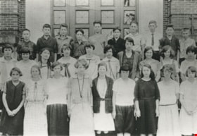 Gilmore Avenue School class, 1920 (date of original), copied 1986 thumbnail