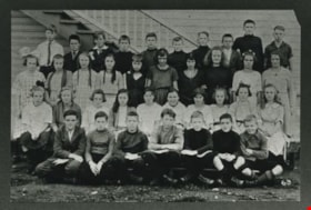 Kingsway West School class, 1923 thumbnail
