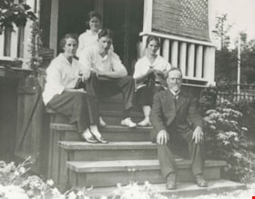 George family, [1916] (date of original), copied 1986 thumbnail