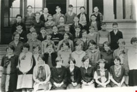 Edmonds Street School class, 1926 (date of original), copied 1986 thumbnail