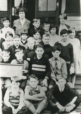 Edmonds Street School Class, 1926 (date of original), copied 1986 thumbnail