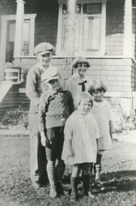 Walker family children, 1922 (date of original), copied 1986 thumbnail