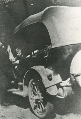 Moore family car, 1920 (date of original), copied 1986 thumbnail