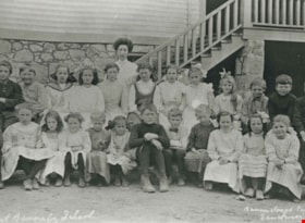 West Burnaby School Class, 1910 thumbnail