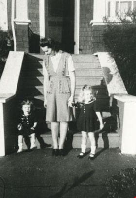 Jean Wright McCallum with her daughters, [1935] (date of original), copied 1986 thumbnail