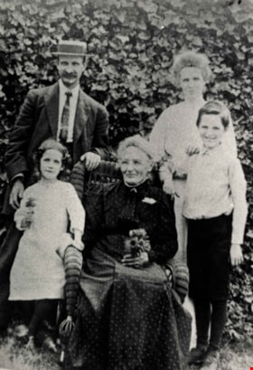 Fraser Wilson family, [191-] (date of original), copied 1986 thumbnail