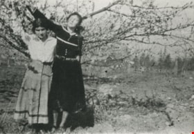 Ada Smith and her friend, [1920] (date of original), copied 1986 thumbnail
