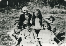 Phillips family, 1919 (date of original), copied 1986 thumbnail