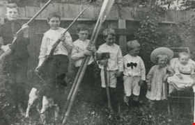 Yorston family, 1909 thumbnail