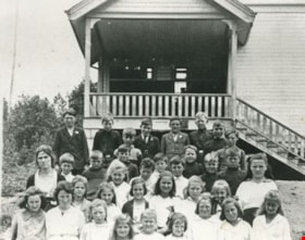 Riverway East School Entrance class, 1922 (date of original), copied 1986 thumbnail