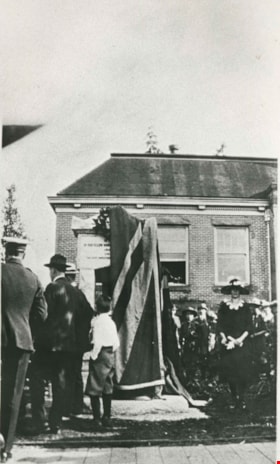 Constable George Jeffery, unveiling First World War Memorial, 1923 thumbnail