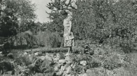 Gray family garden, 1924 (date of original), copied 1986 thumbnail