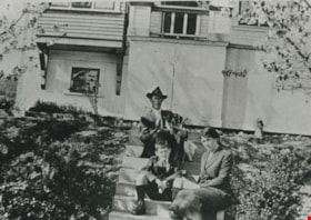 Gray family, 1924 (date of original), copied 1986 thumbnail
