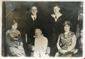 Holdom family, 1929 (date of original), copied 1986 thumbnail