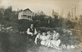 Holdom family, 1923 (date of original), copied 1986 thumbnail
