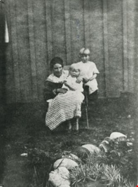 Holdom family, 1922 (date of original), copied 1986 thumbnail