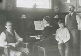 Holdom family, 1911 (date of original), copied 1986 thumbnail