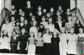 Edmonds Street School Class, 1923 (date of original), copied 1986 thumbnail
