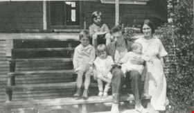 Donovan family, 1922 (date of original), copied 1986 thumbnail