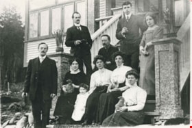 Holdom family, 1912 (date of original), copied 1986 thumbnail