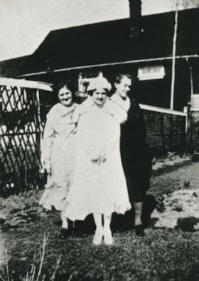 Smedley Family, 1933 (date of original), copied 1986 thumbnail