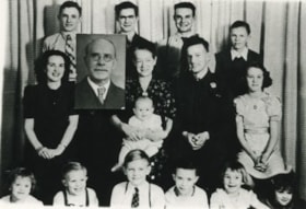 Smedley family, 1940 thumbnail