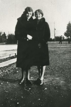 Mary Pack and Margaret Gooding, 1930 (date of original), copied 1986 thumbnail