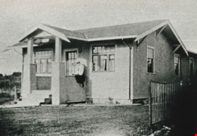 Armitage family home, 1924 (date of original), copied 1986 thumbnail