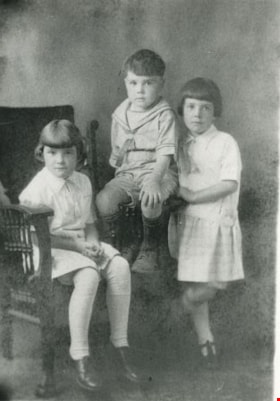 Henderson family, 1926 (date of original), copied 1986 thumbnail