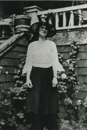 Lillian Wray, [192-] (date of original), copied 1986 thumbnail