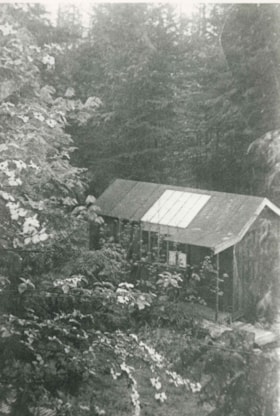 Jim Phillips' photography shack, [1912] (date of original), copied 1986 thumbnail