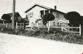 Bezanson family home, 1917 (date of original), copied 1986 thumbnail