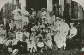Hart, Hill and Peers families, 1915 (date of original), copied 1986 thumbnail