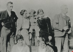 Bernard Hill family, [1920] (date of original), copied 1986 thumbnail