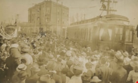 Crowd at Edmonds and Kingsway, 1912 thumbnail