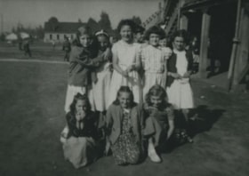 Students at Edmonds, 1944 thumbnail