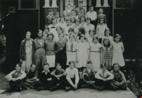 High school students, [1932 or 1933] thumbnail